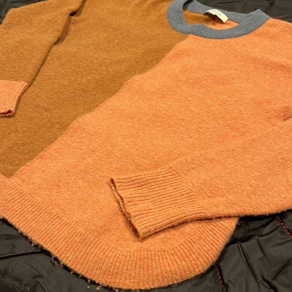 Madewell Crewneck Scalloped Sweater - Picture 4 of 6